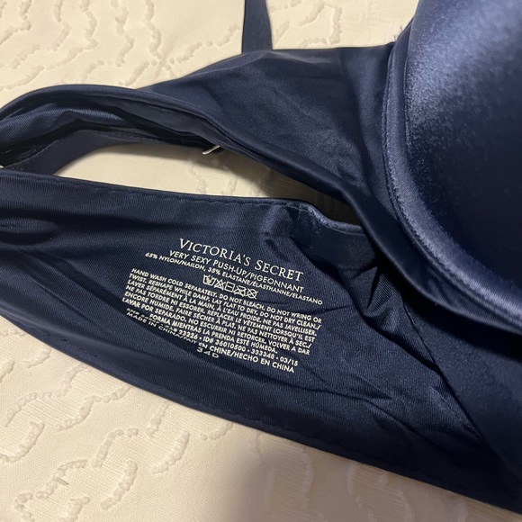 VS Very Sexy Push Up Bra - Picture 2 of 3